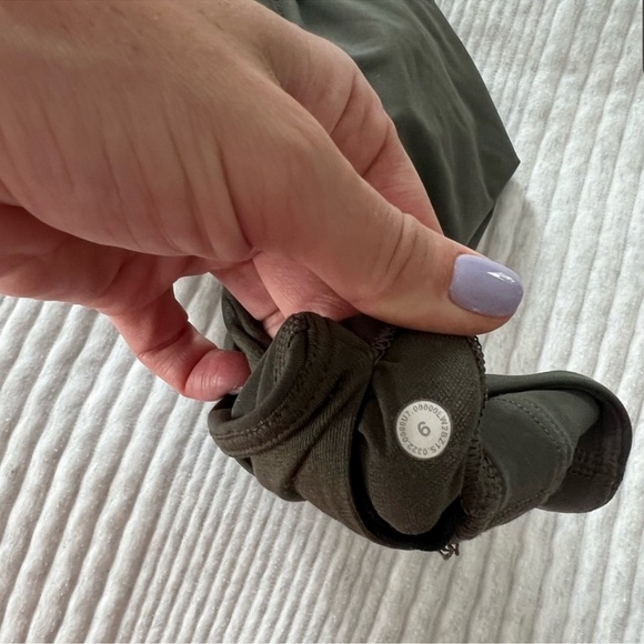 Lululemon Energy High-Neck Longline Tough Bra in Olive Green - Picture 5 of 7